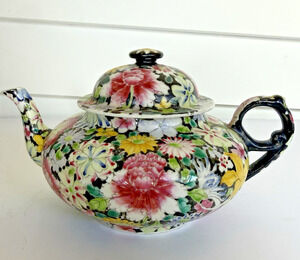 19th Century Qing Dynasty Antique Chinese Famille Rose Teapot Millefleur Pattern